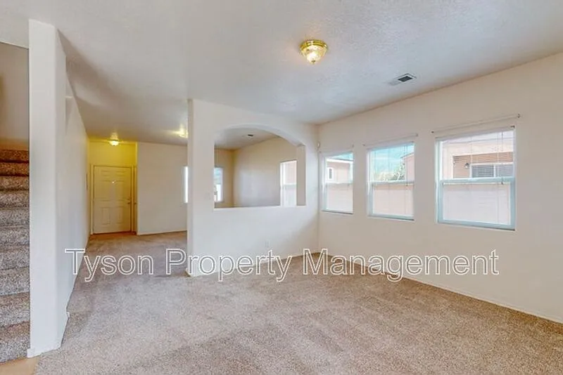 3 bed, 2.5 bath, 2105 sqft, $2,095 — Photo 2