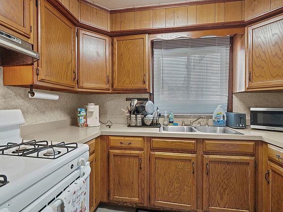 3rd image of 111 Park St
