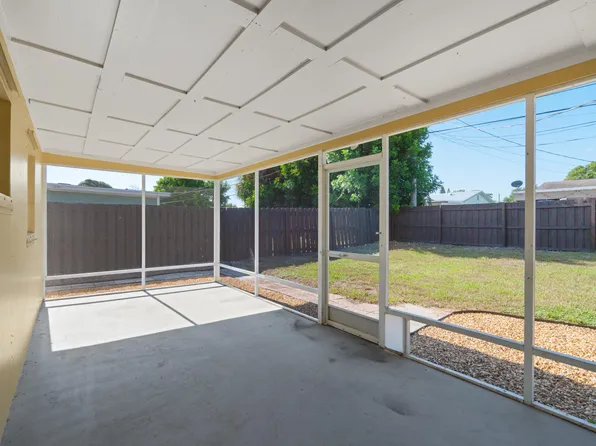 2290 NE Rustic Way, Jensen Beach, FL 34957