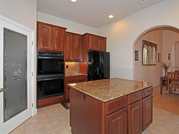 4th image of 3697 Mira Loma Dr