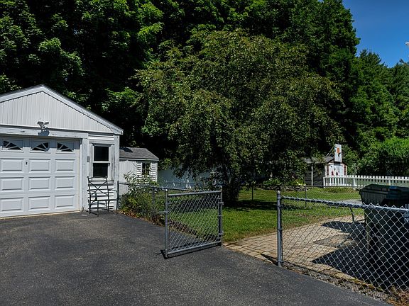 5th image of 38 Eagle St