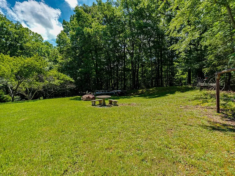 842 Emery Rd — Photo 26