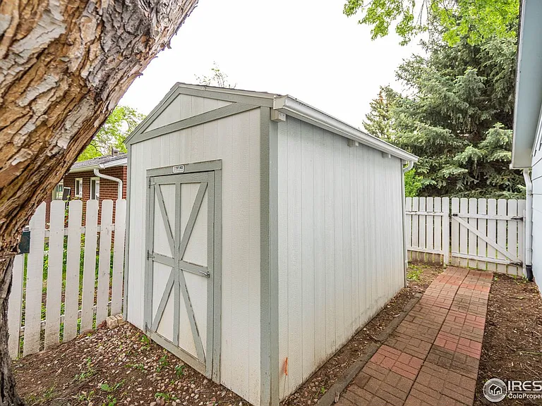 1033 Briarwood Rd — Photo 14