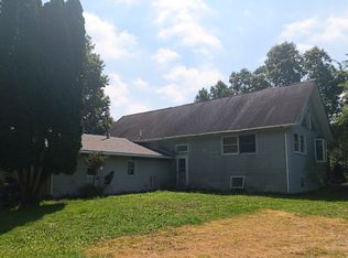 1235 Naylor Rd, Dixon, IL 61021