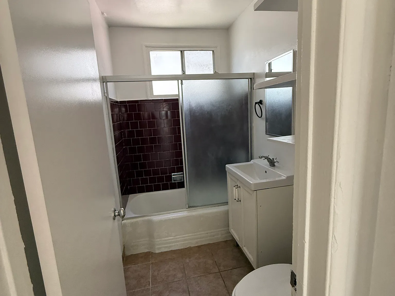 2 bed, 900 sqft, $2,400 — Photo 4