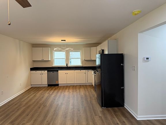 3rd image of 104 Howard St