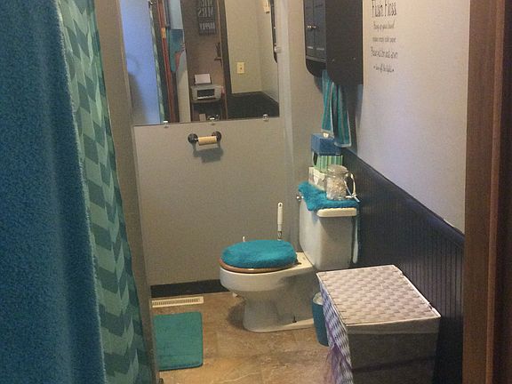 Main floor full bath