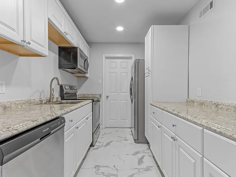 2124 Jeffrey Dr — Photo 4