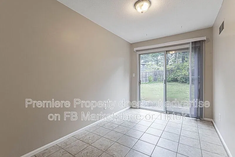 2 bed, 1.5 bath, 935 sqft, $1,295 — Photo 4