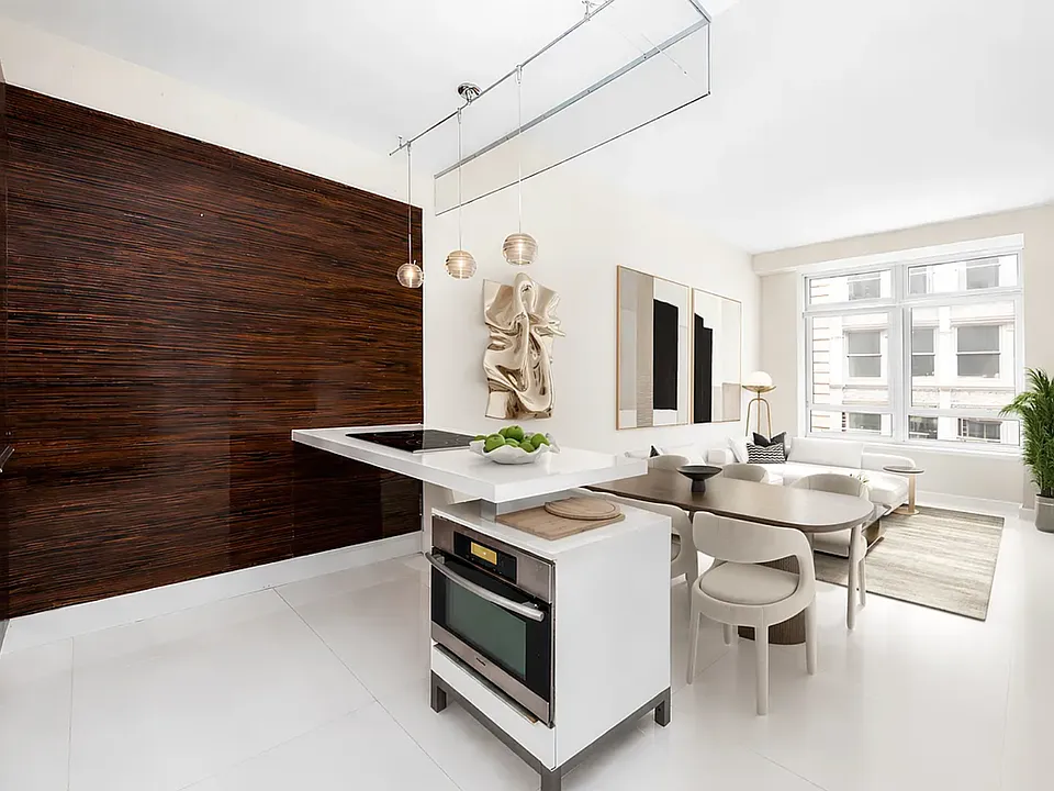 111 Fulton St #517