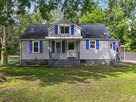 3rd image of 360 Plum Creek Rd