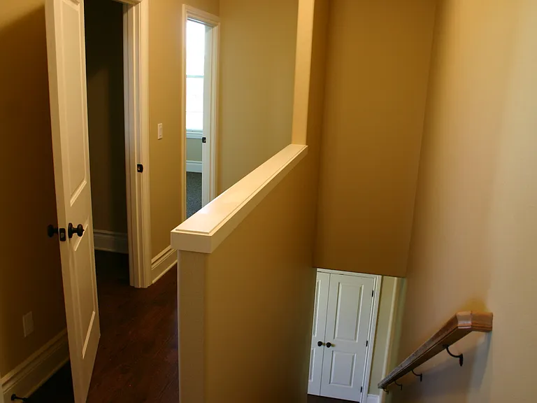2161 NW Janssen St — Photo 9