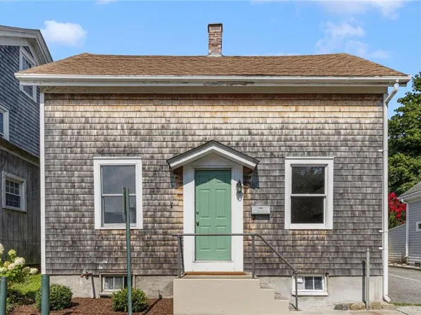 75 Tilden Ave, Newport, RI 02840