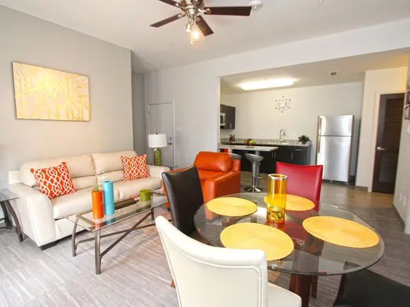 502 Shiloh Dr APT 403E, Laredo, TX 78045