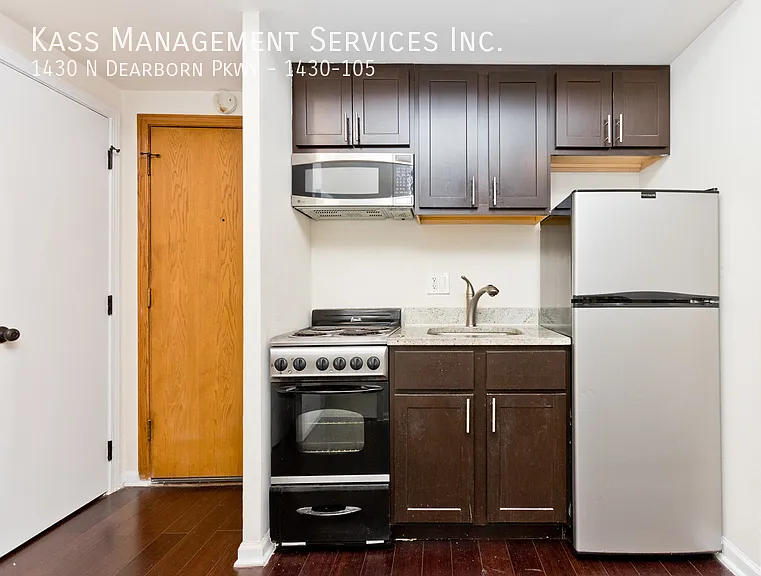 1430 N Dearborn Pkwy — Photo 52
