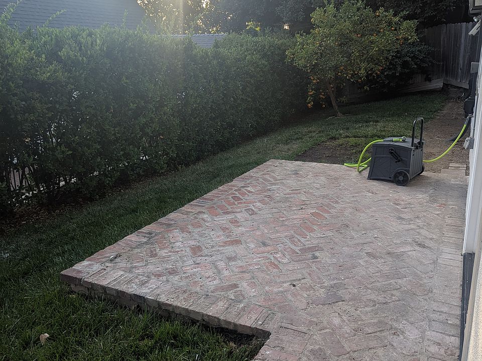 Yard space / main entrance