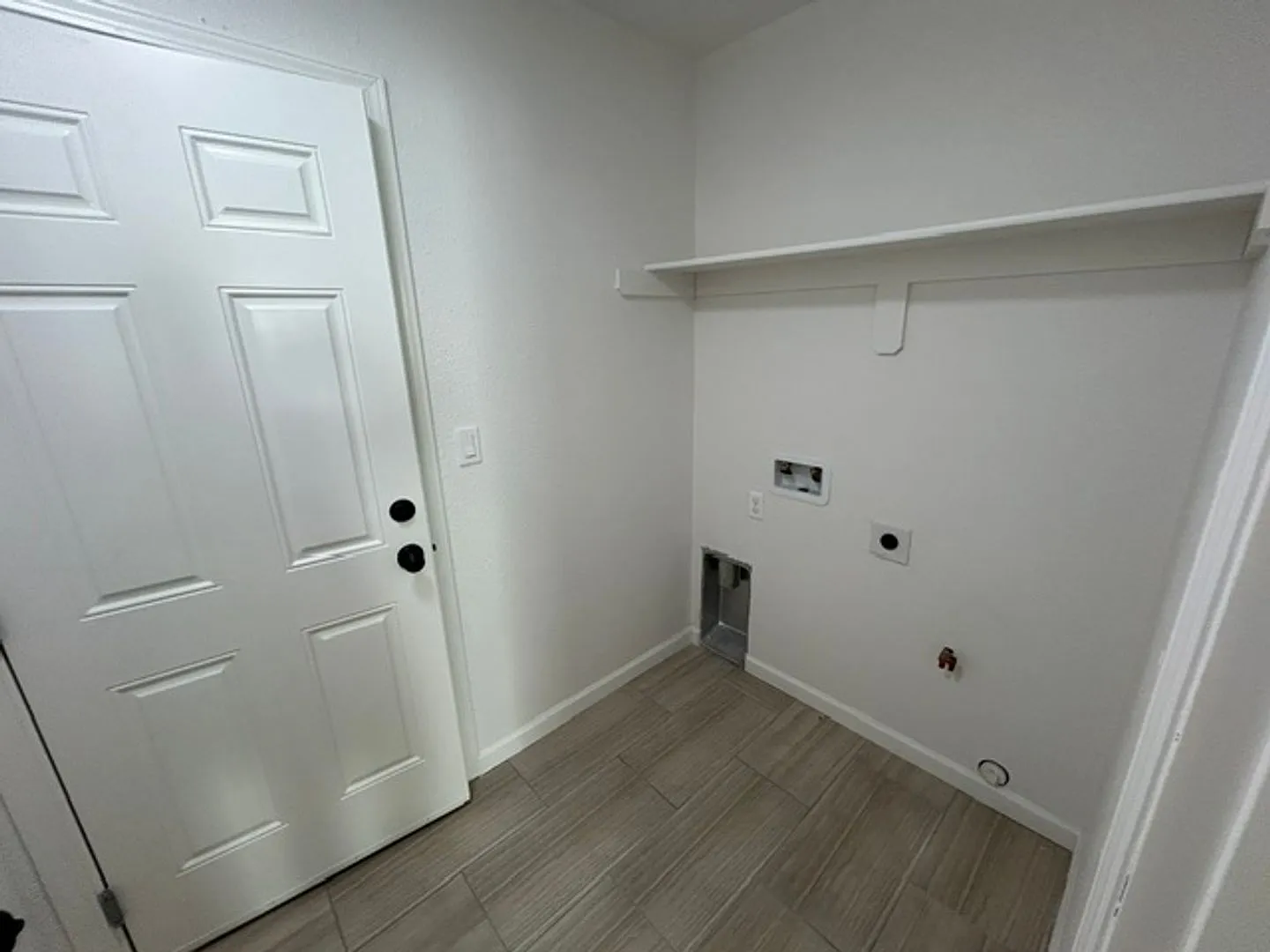 Brand New 3 Bedroom 2 Bathroom Home in Woodlake! — Photo 4