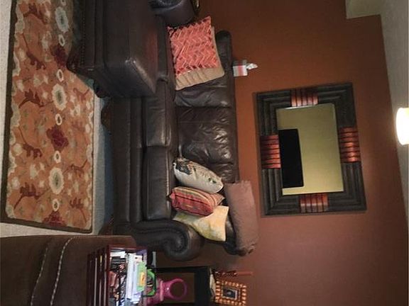 5th image of 927 Tanglewood Dr
