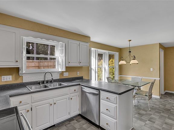 2nd image of 904 Country Club Dr