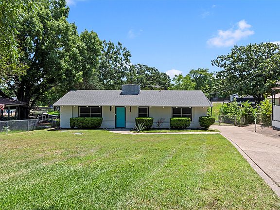 2nd image of 110 Henderson Harbor Cir
