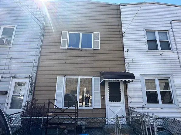 5738 57th Dr, Maspeth, NY 11378