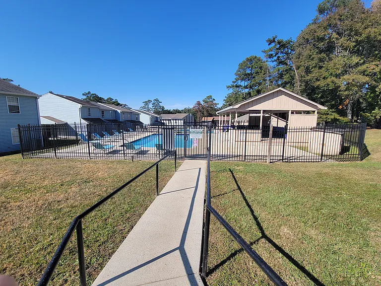 698 Timberwood Cir E — Photo 13