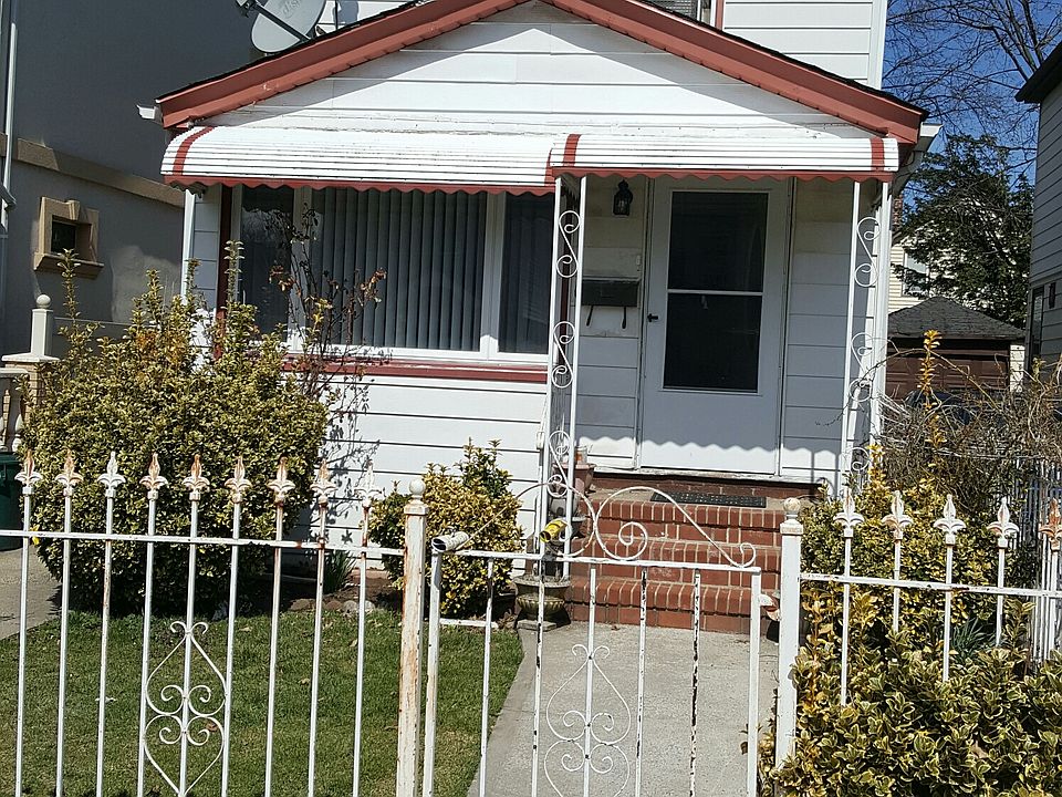 1st image of 220ST And 109th Ave