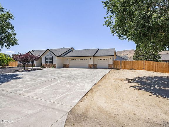 3rd image of 3820 Center Dr