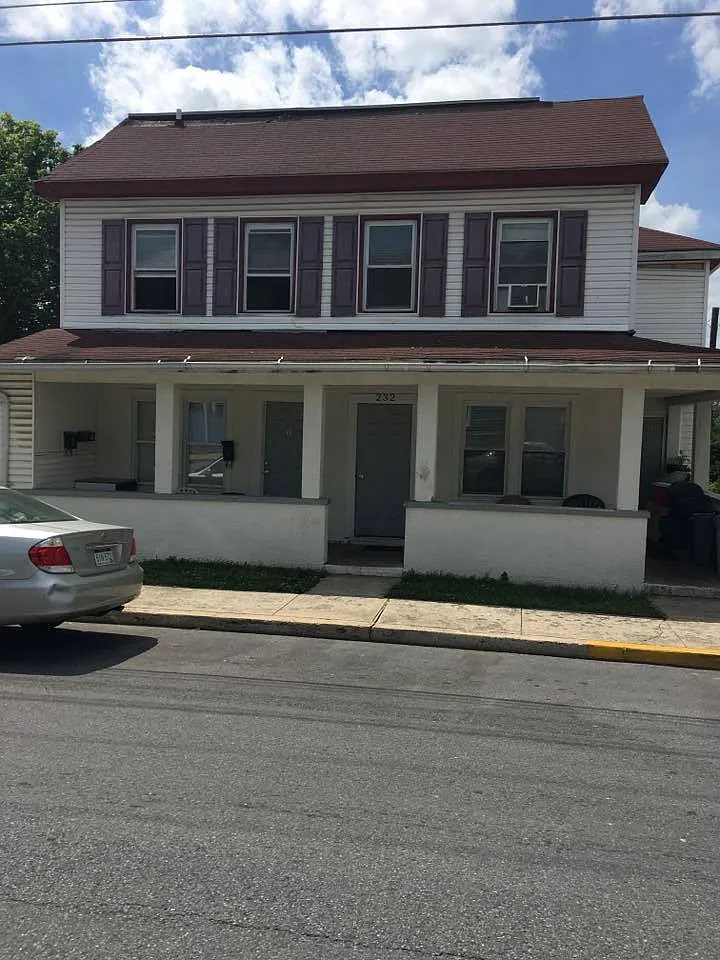 232 N High St — Photo 2