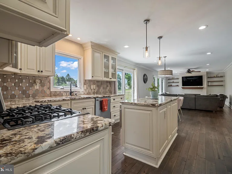 5 Robert Dr — Photo 7