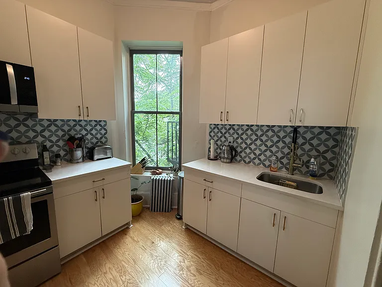 286 Grand St #3R — Photo 12