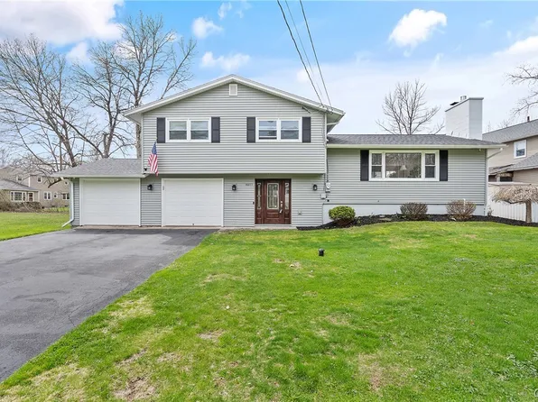 8277 Exeter Dr, Baldwinsville, NY 13027