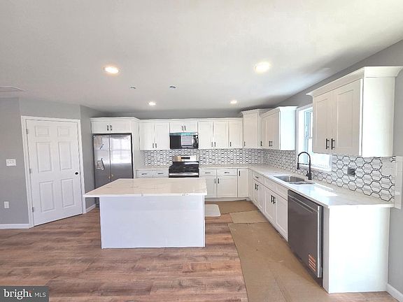 2nd image of 730 Excelsior Ave