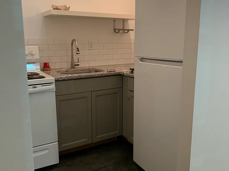705 Fountain Sq #6 — Photo 2