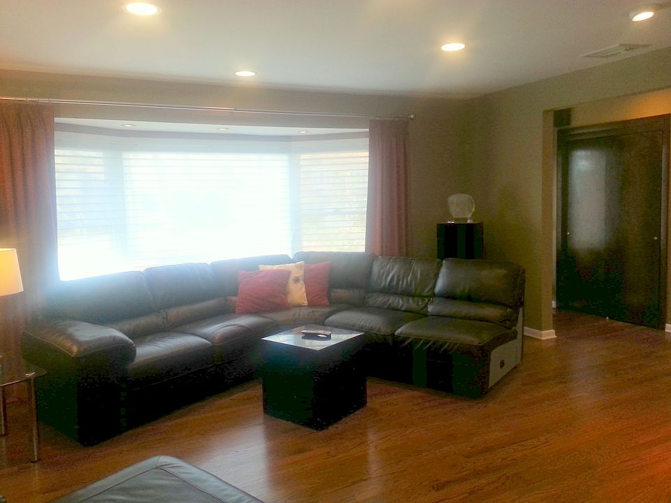 2nd image of 60 Morewood Oaks