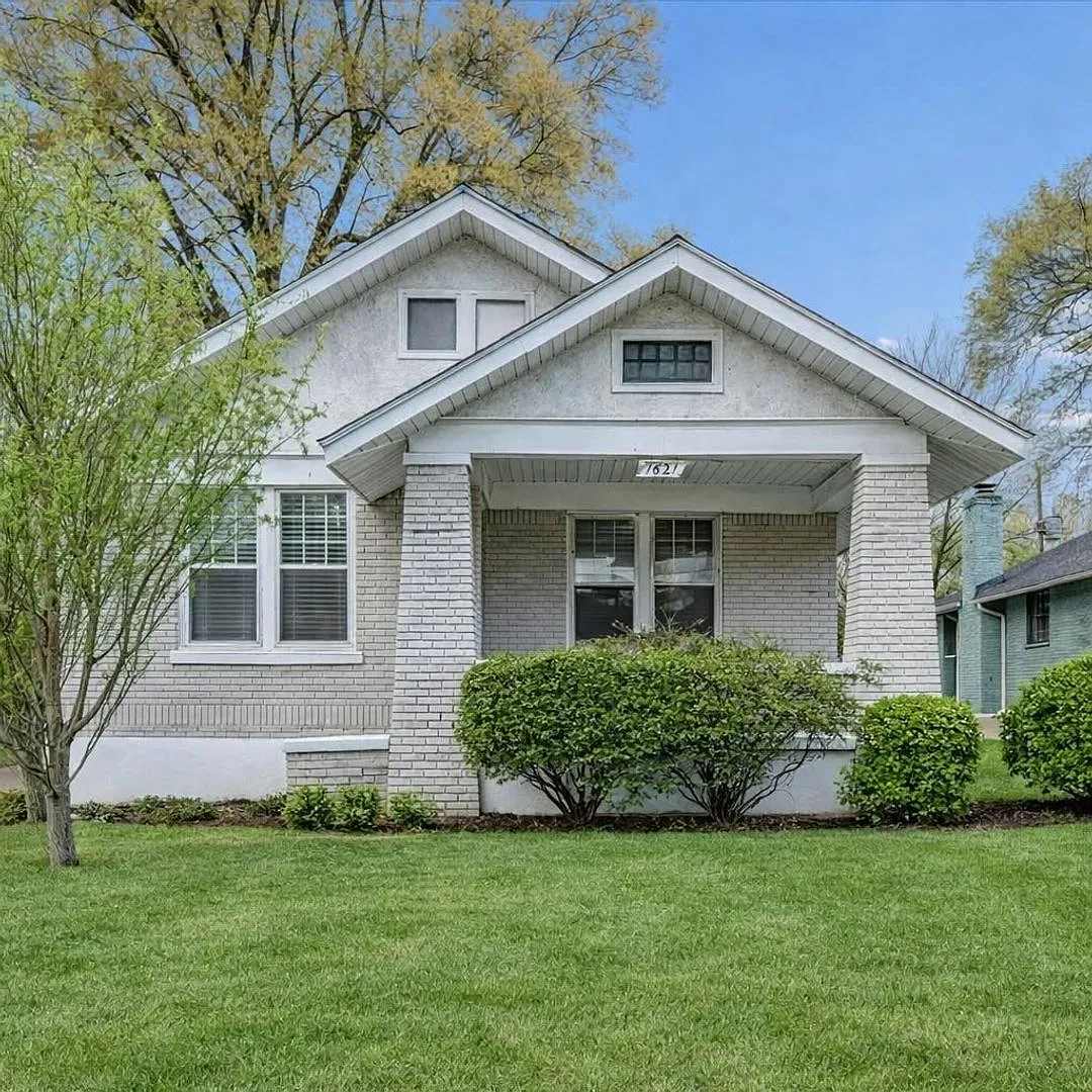 Renovated 3 Bedroom 1 Bathroom Home In Glenview! — Photo 1