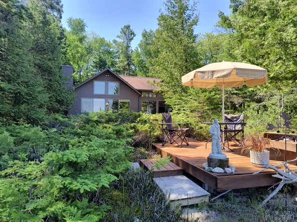 6572 Beach Rd, Rogers City, MI 49779