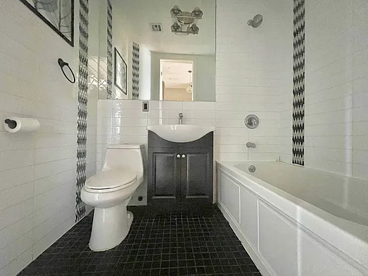 Bathroom, photo 1