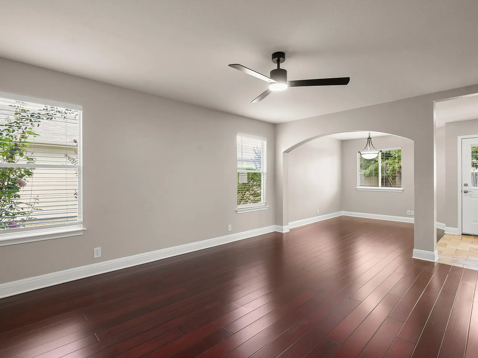 3 bed, 2.5 bath, 1564 sqft, $2,100 — Photo 4