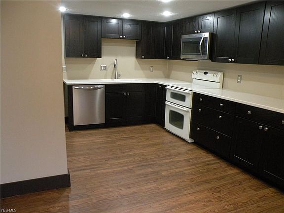 5th image of 260 Deepwood Dr