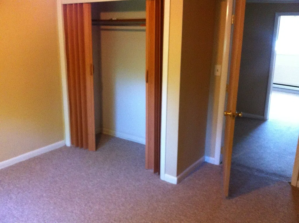 1076 West Market - Singl... — Photo 3