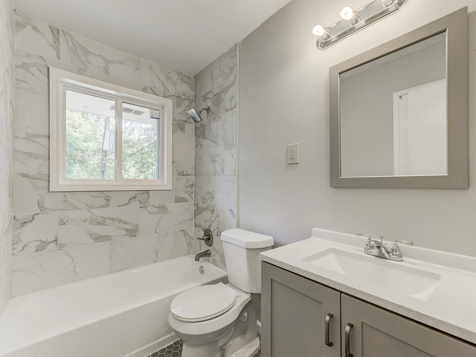2 bed, 950 sqft, $999 — Photo 2