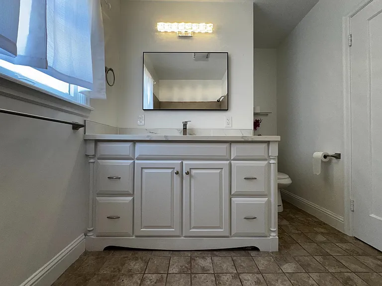 1106 N Fruit Ave — Photo 15