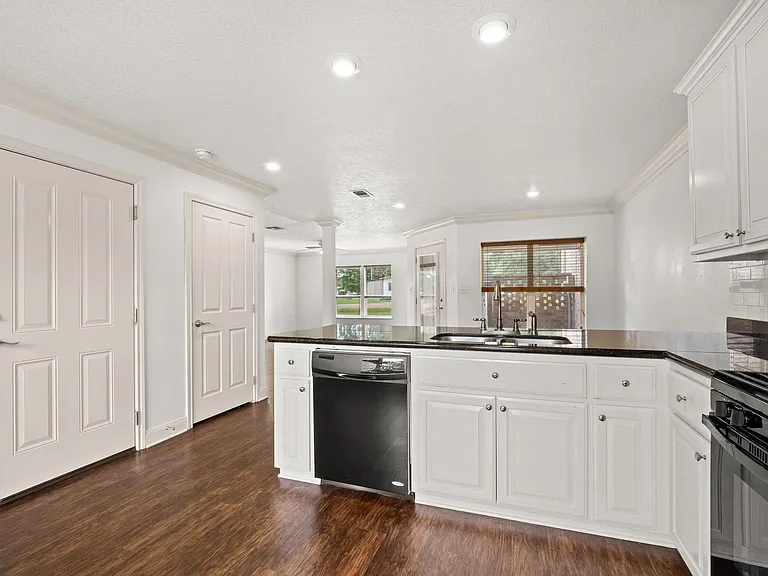 169 Cypress St #1 — Photo 6