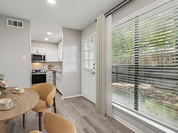 B9 Platinum | 2 Bed / 2 Bath | 1,269 Sq Ft