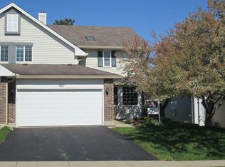 690 Dunham Rd, Gurnee, IL 60031