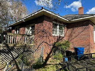 3rd image of 208 Kitson St