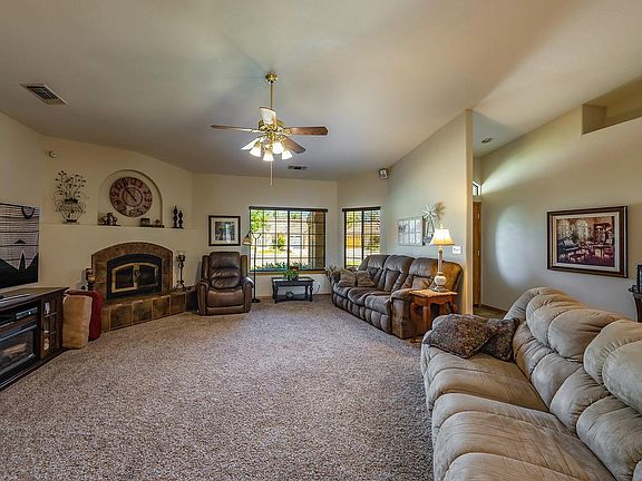 5th image of 439 Julia Cir
