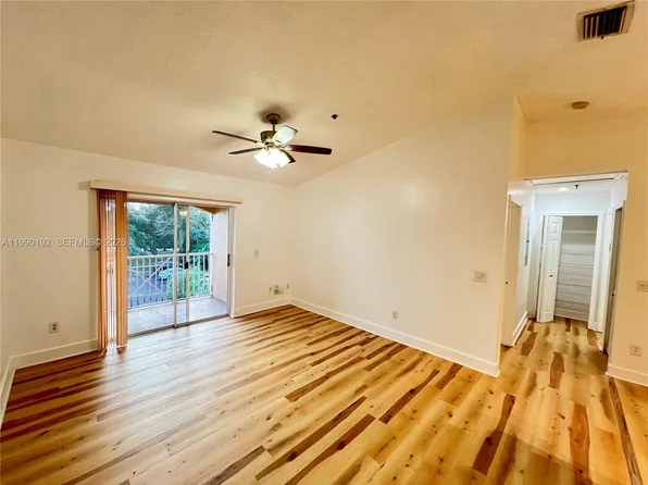 5570 NW 61st St APT 930, Pompano Beach, FL 33073