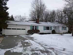 1st image of 6 Linden Dr